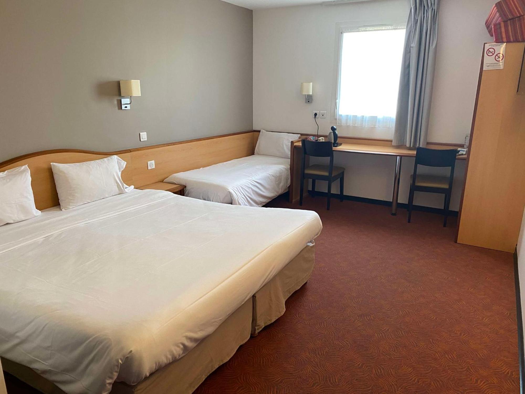 Brit Hotel Confort Montauban Exterior photo