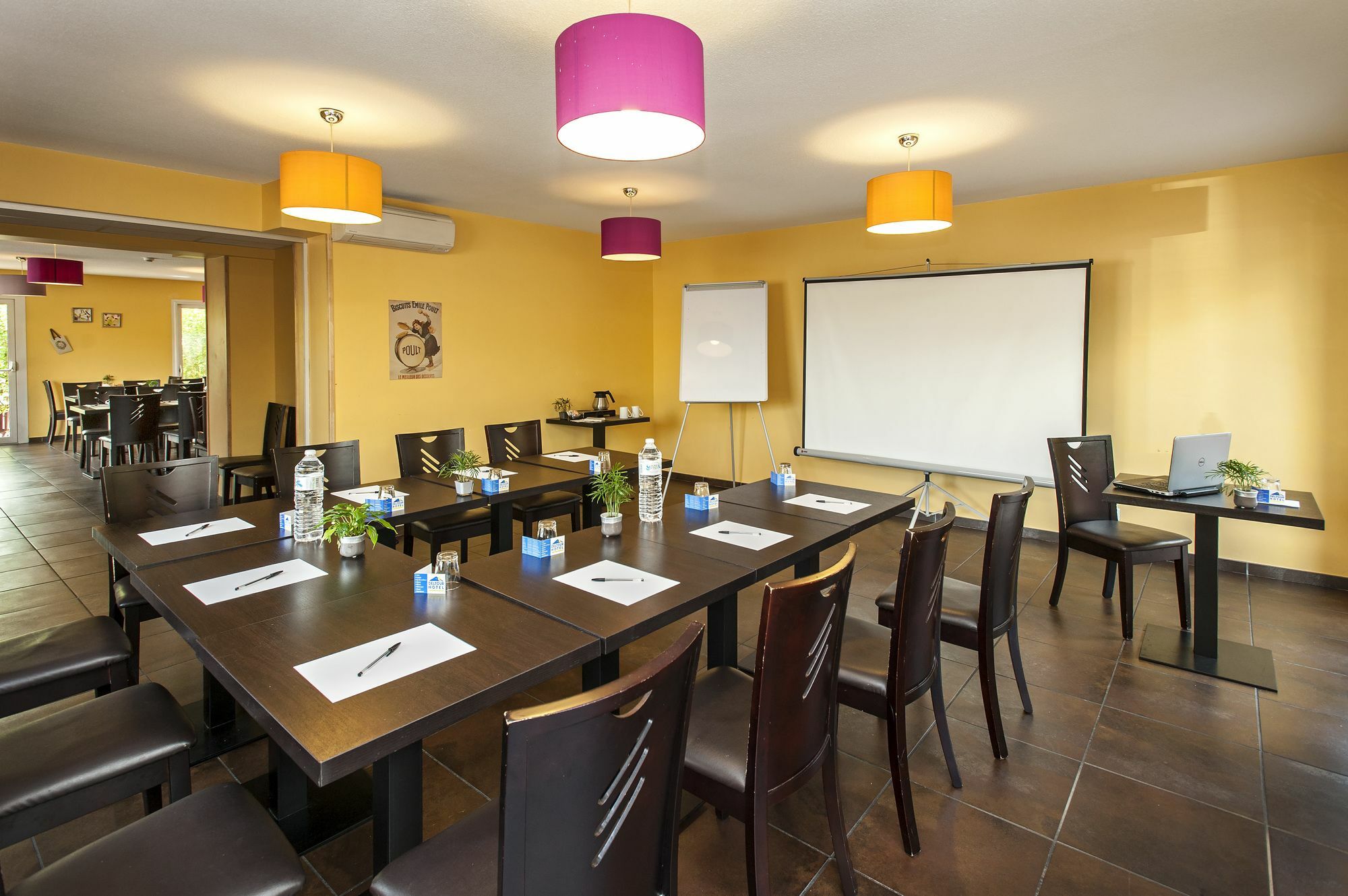 Brit Hotel Confort Montauban Exterior photo